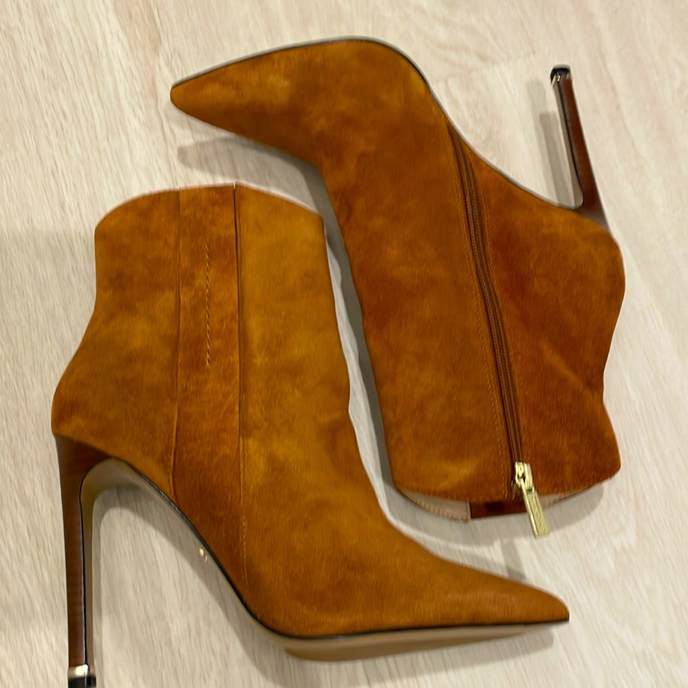 Kenneth Cole New York women’s booties -Rust size 9.5 M